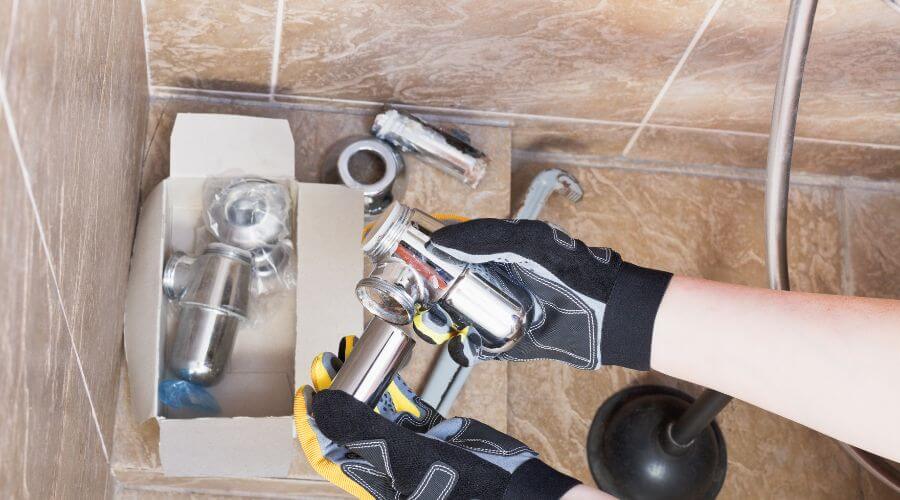 Professional gutter cleaning in Riverton, IA